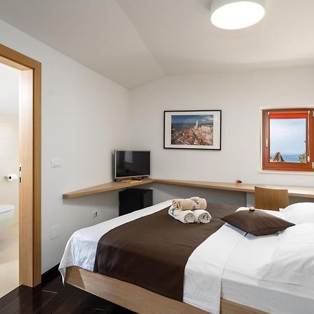 Boutique Wrungel Hotel Vrsar Bagian luar foto