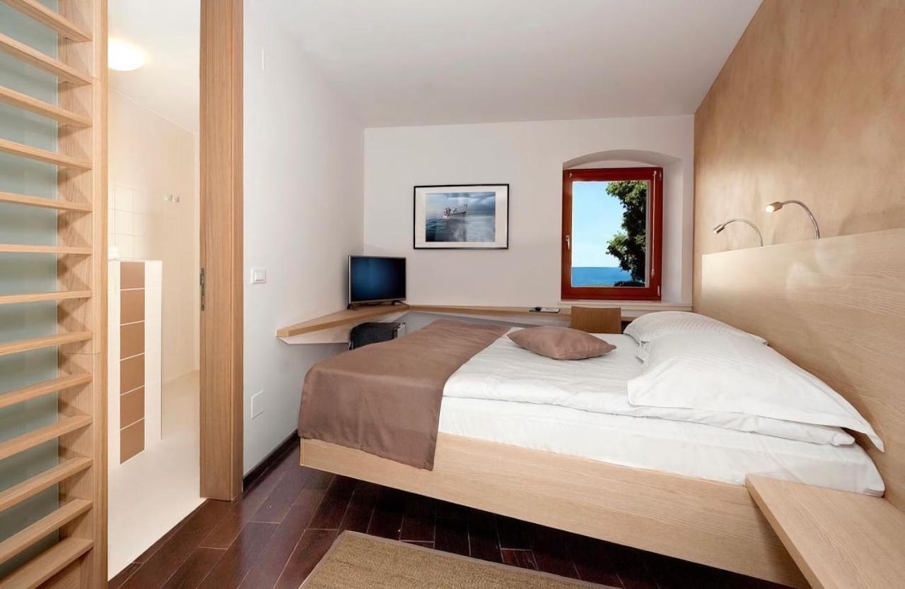 Boutique Wrungel Hotel Vrsar Bagian luar foto