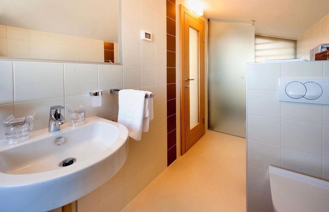 Boutique Wrungel Hotel Vrsar Bagian luar foto