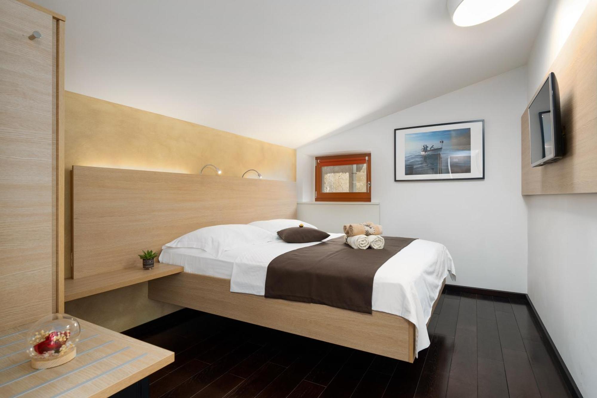 Boutique Wrungel Hotel Vrsar Bagian luar foto