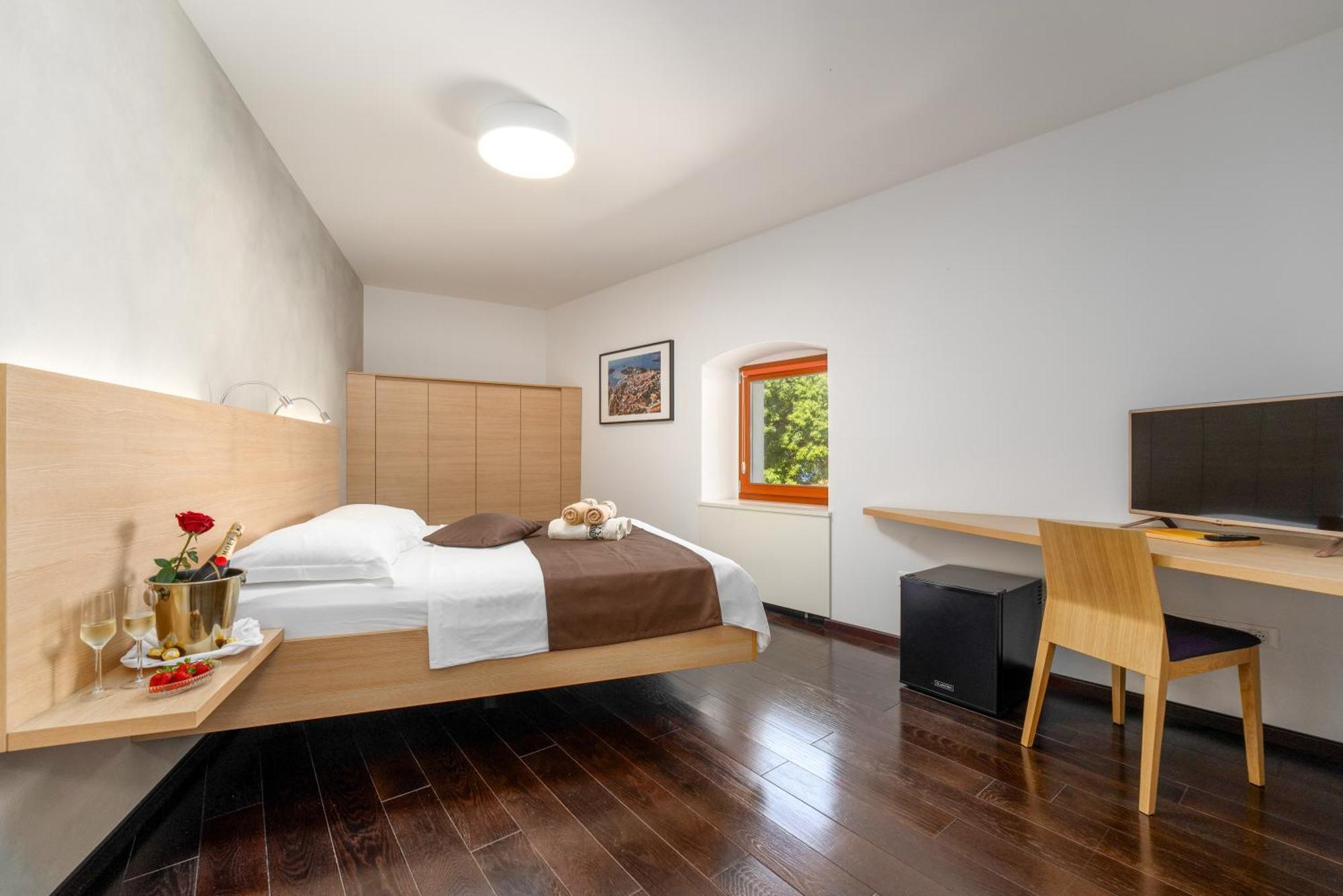 Boutique Wrungel Hotel Vrsar Bagian luar foto