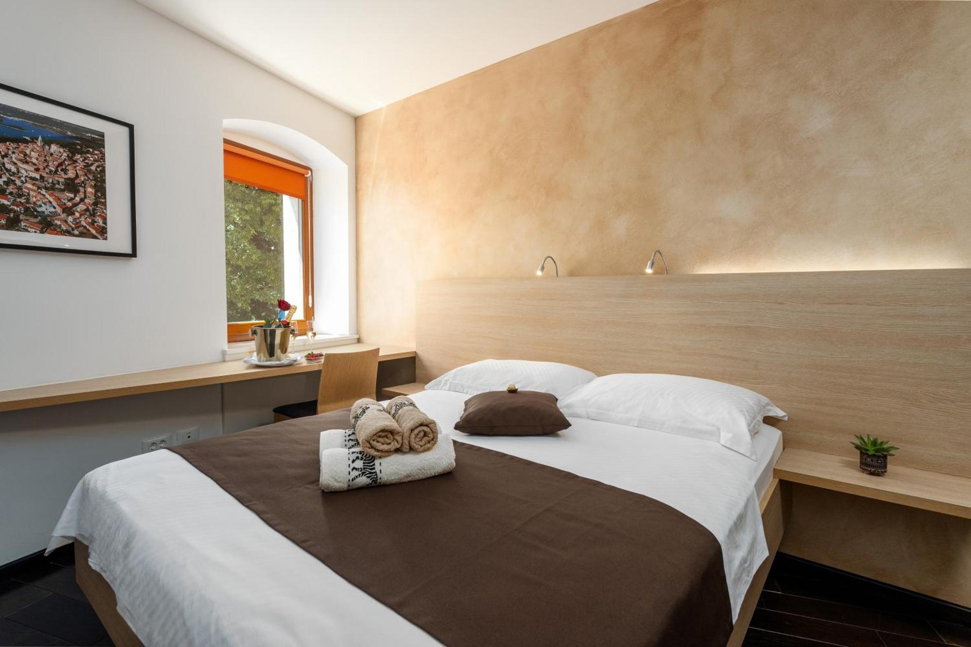 Boutique Wrungel Hotel Vrsar Bagian luar foto