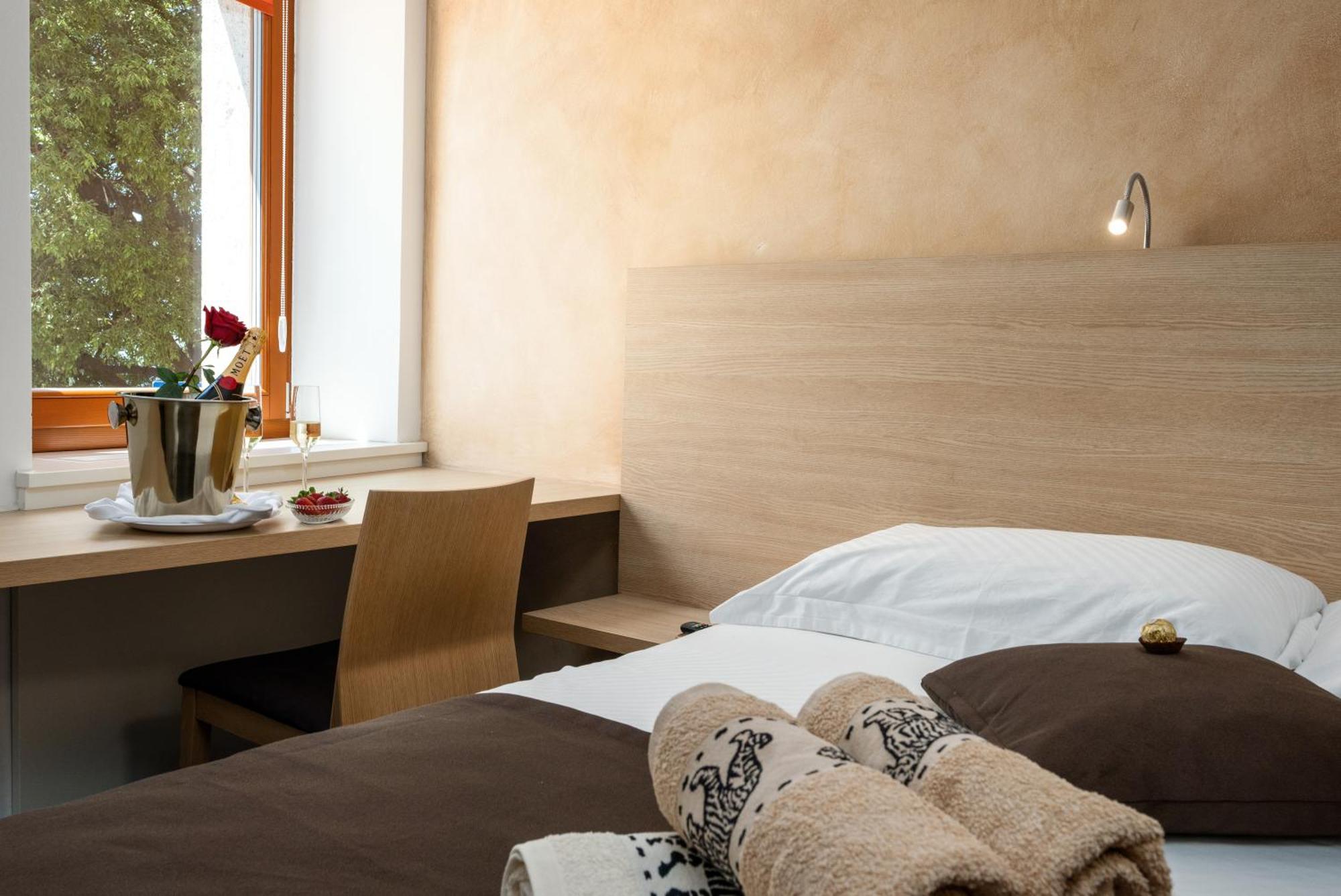 Boutique Wrungel Hotel Vrsar Bagian luar foto