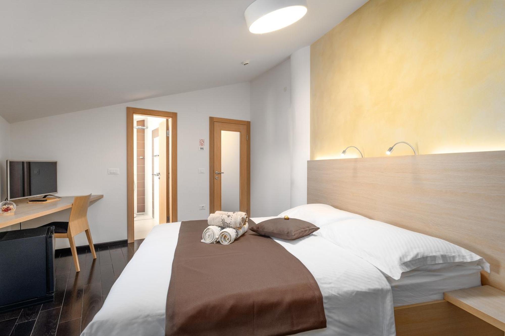 Boutique Wrungel Hotel Vrsar Bagian luar foto